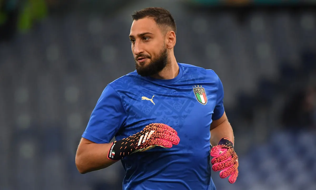 AC Milan Fans Plan To Throw Fake Dollars At Donnarumma At Match With PSG