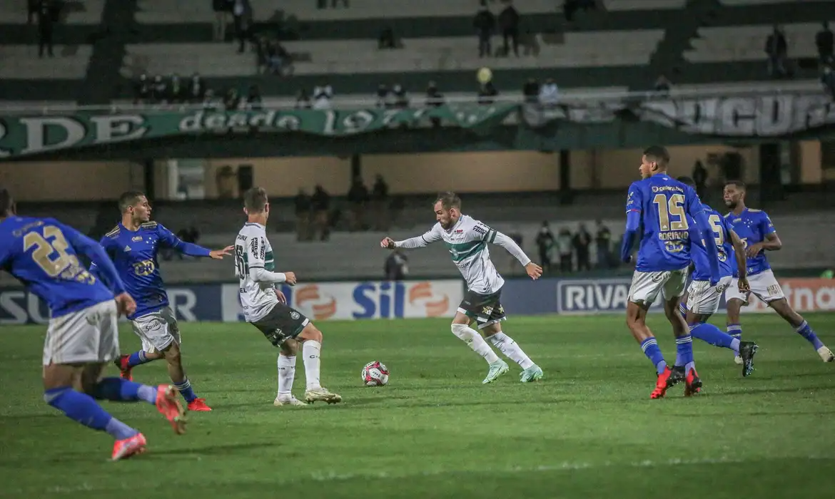 Coritiba vs. Cruzeiro Match Halted As Fans Brawl On Field