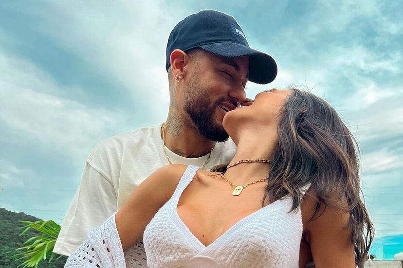 Neymar Publicly Apologizes to His Pregnant Girlfriend