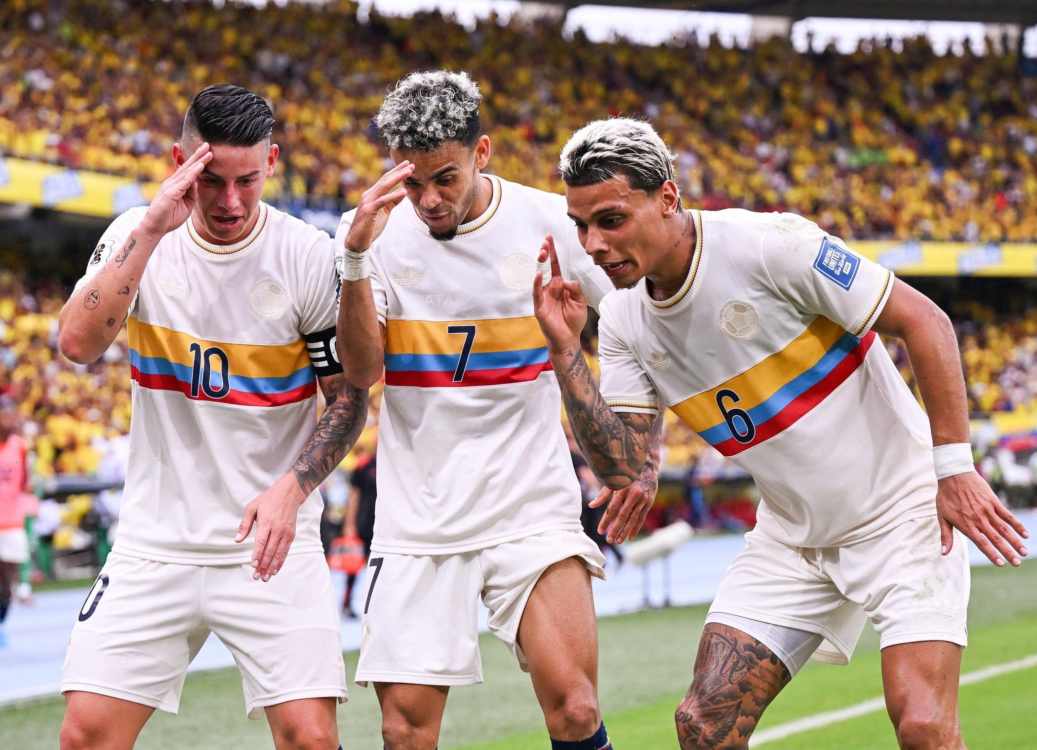 Colombia porta jersey conmemorativo de 100 años en triunfo de 4-0 ante Chile