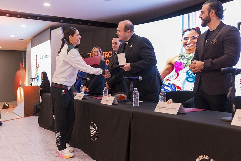 La Universidad Anáhuac México rinde homenaje a sus atletas olímpicos y paralímpicos