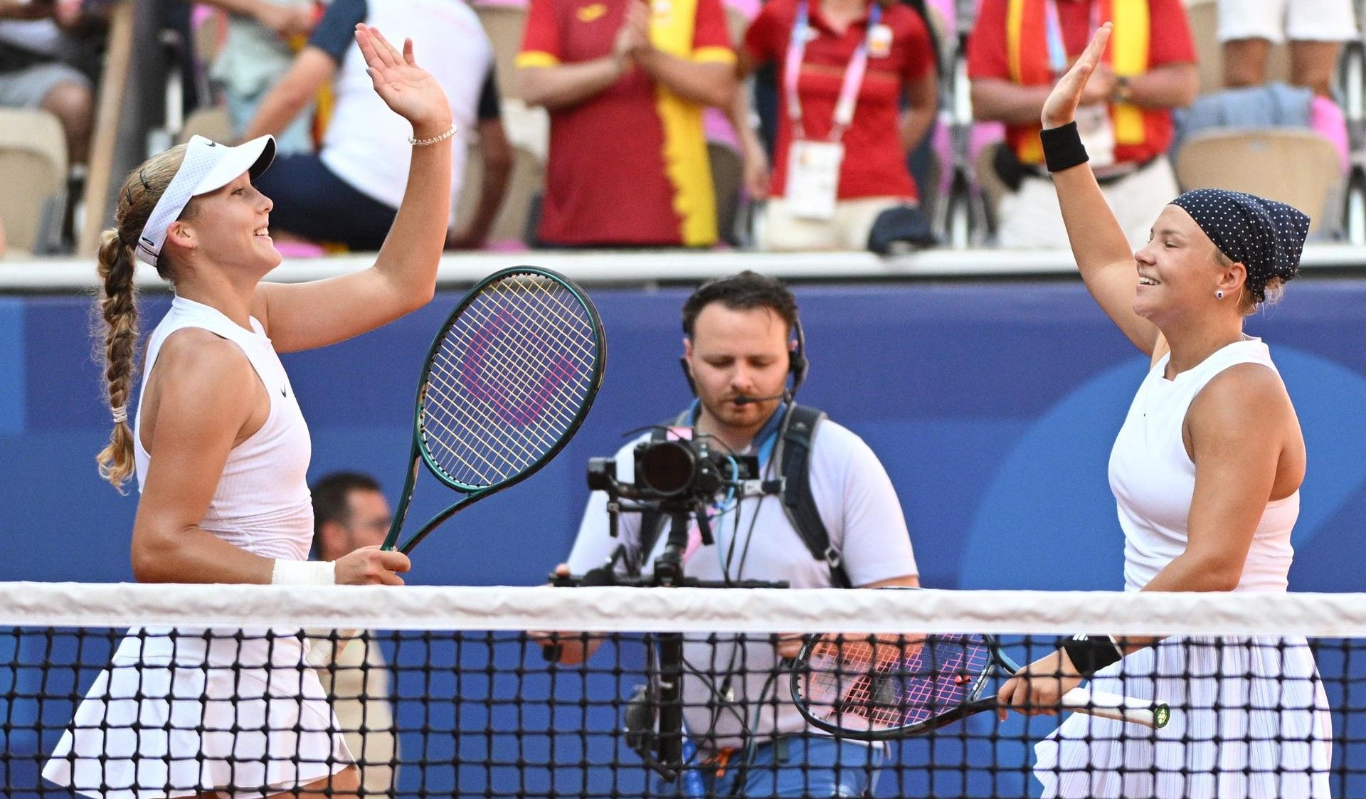 Mirra Andreeva y Diana Shnaider superan en semifinales de París 2024 a Bucsa y Sorribes