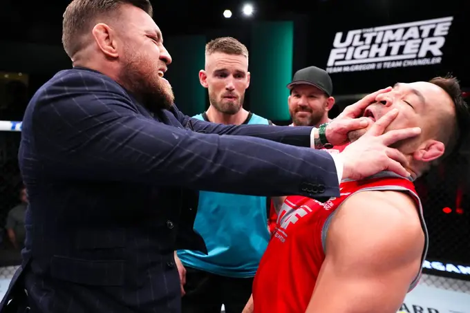 Chandler: McGregor has Disproportionately Small Baby Hands